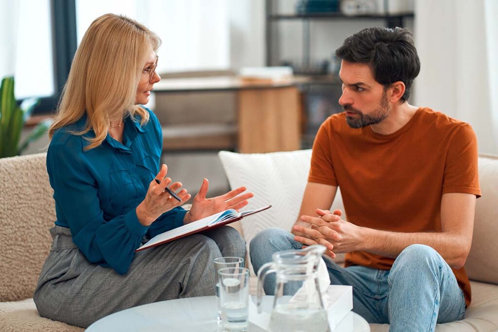 client talks with therapist about benefits of residential treatment