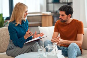 client talks with therapist about benefits of residential treatment