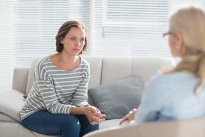 woman in a personality disorder treatment program talks with her therapist